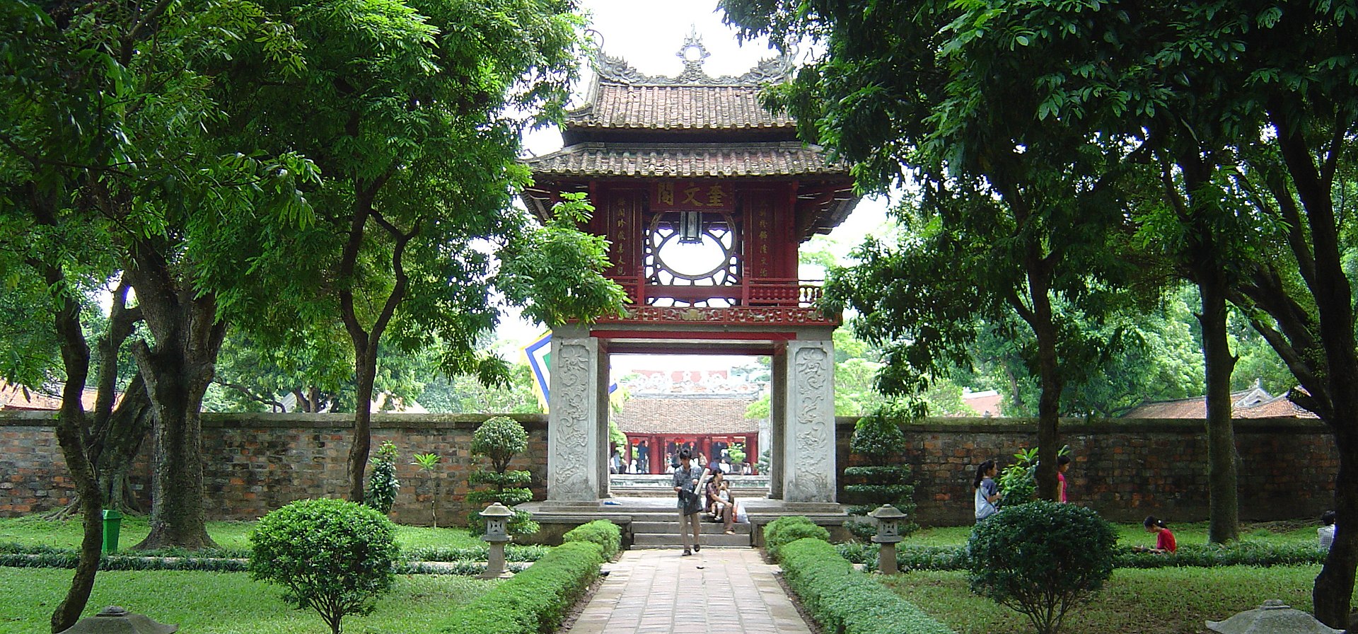 Hanoi_Temple_of_Literature_(cropped)